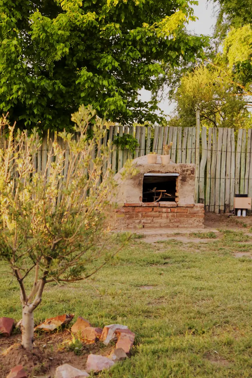 Horno de barro y espacios al aire libre